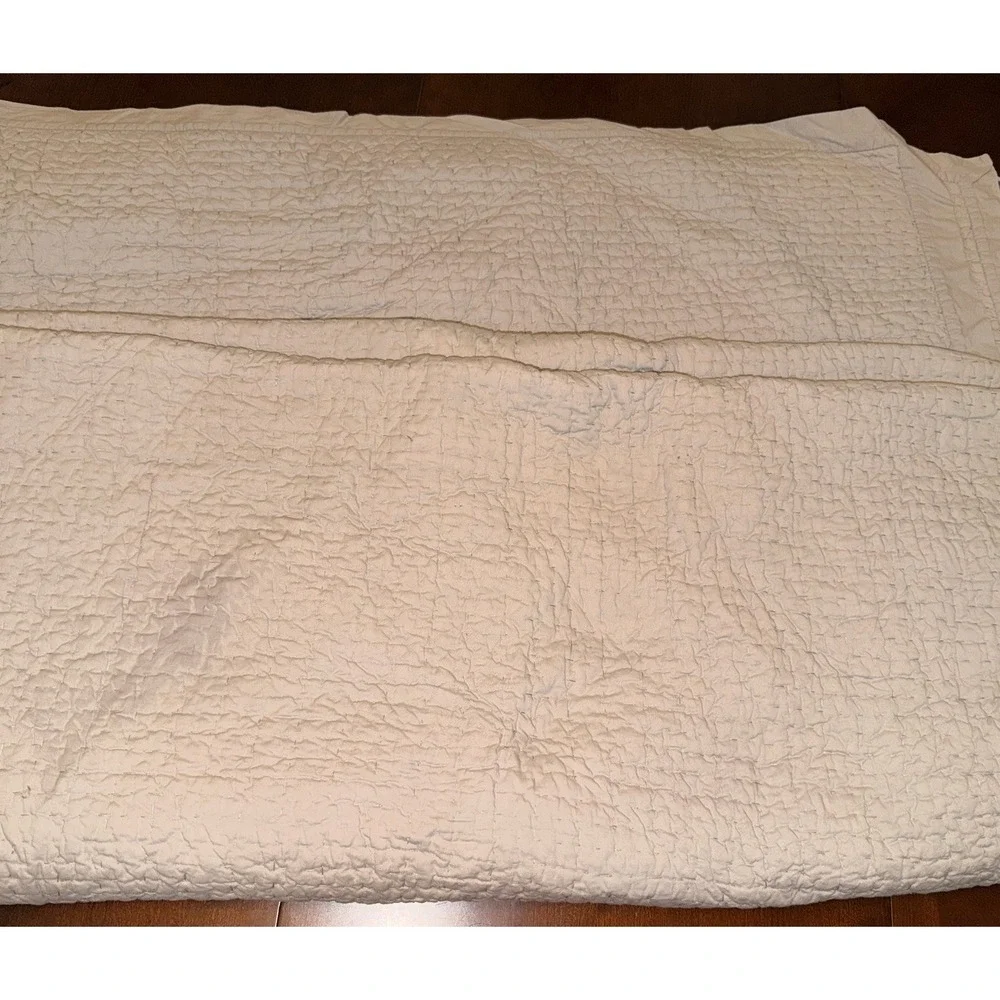 Crate & Barrel Organic Celeste Queen Full Quilt Light Gray / Blue Bedspread
